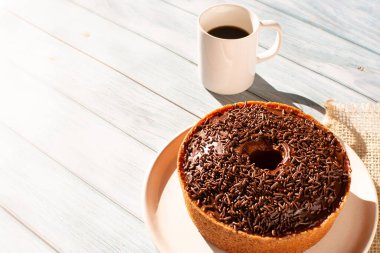 Brigadeiro soslu lezzetli çikolatalı pasta.