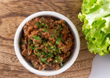 Savory Cooked Ground Beef, Top View, tecrit edilmiş, Beyaz Arkaplan