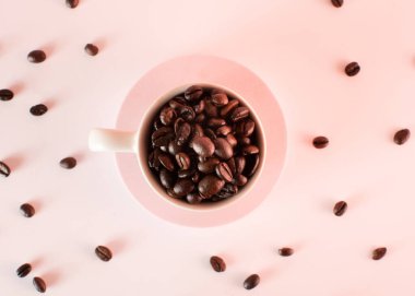 Bir fincan çiğ kahve, fotokopi alanı, çiğ fasulye, Top View.