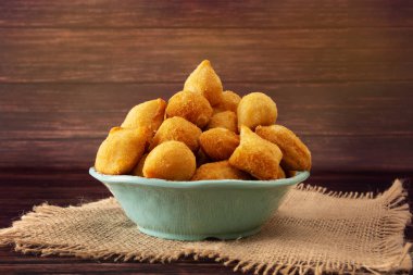 Parti Atıştırmalıkları - Brezilya Coxinhas, Risoles, Cheese Ball ve More