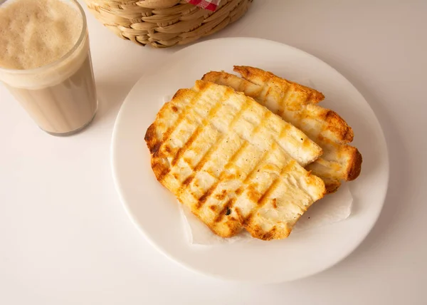 Смажений Хліб Розплавленим Маслом Бразильська Сніданкова Їжа Вид Зверху — стокове фото