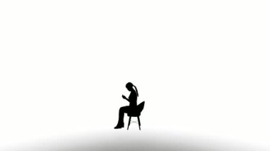 Silüet insanlar beyaz arka plana oturur. Silüet siyah insanlar beyaz ekranla iletişim kurmak için otururlar. Animasyon için tasarım, insanlar oturur, izole eder, konuşur, kişi, insan, siluet vücut.