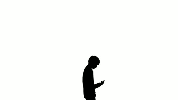 Siluety Lidí Stojí Bílém Pozadí Silueta Černoši Stojící Telefon Komunikovat — Stock video