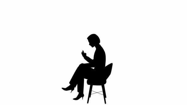 シルエットの人々は白い背景に座っている シルエットブラックの人が椅子に座ると白い画面を伝えます アニメーション 人が座る シルエットの体のためのデザイン — ストック動画