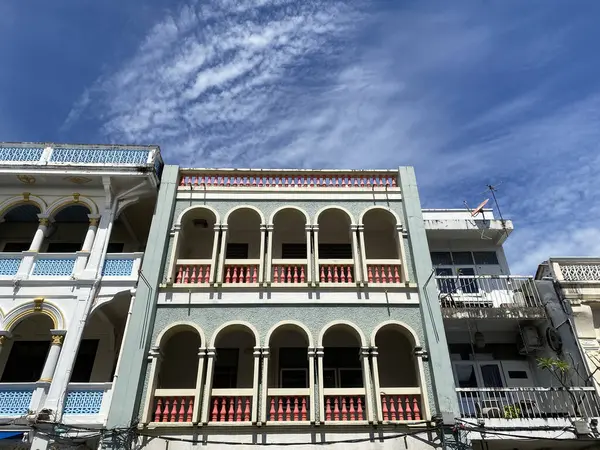 Phuket Eski Şehir Phuket bölgesinde Sino Portekiz Binası mimarisi olan eski bir kasaba. Tayland seyahat yapısı tarihi eser biçimi.