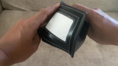 İş parası cüzdan nakit finans açık tutucu ekonomi kötü mali. Kredi boş yoksulluk eli üzgün iflas etmiş deriyi gösteriyor. Kişinin tasarruf krizi sorunu ödeme iflası.