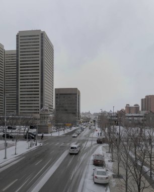 Calgary 'de kış günü trafik var, karlı bir sabah.. 