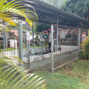 Benzin istasyonu motoru çitle korunuyor