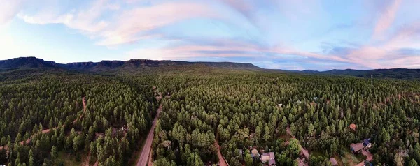 Panorama Aéreo Entardecer Sobre Pitoresca Cidadezinha Christopher Creek Arizona Aninhada — Fotografia de Stock