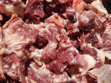 Cava keçi kaburgalarının arka planlarını kapatın, yüksek açıyla vurulmuş.