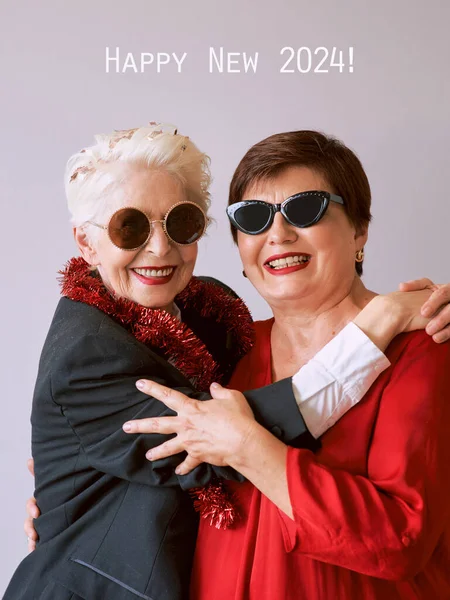 Deux Belles Femmes Âgées Matures Élégantes Célébrant Nouvel Fun Fête — Photo