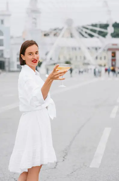 Beautiful Woman White Dress Standing Glass Wine City Sqaure Ferris — Stock Photo, Image