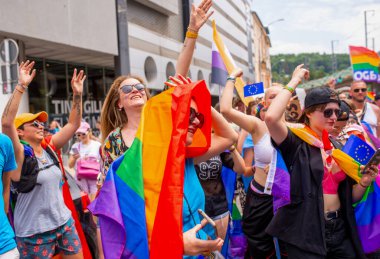 Esch-Sur-Alzette, Lüksemburg - 8 Temmuz 2023 - Lüksemburg Gururu. Eşitlik Marşı.