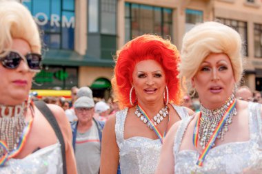 Esch-Sur-Alzette, Lüksemburg - 13 Temmuz 2024 - Lüksemburg Gururu. Eşitlik Marşı.