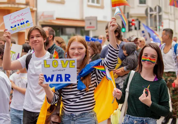 Esch-Sur-Alzette, Lüksemburg - 13 Temmuz 2024 - Lüksemburg Gururu. Eşitlik Marşı. 