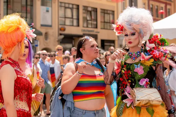 Esch-Sur-Alzette, Lüksemburg - 13 Temmuz 2024 - Lüksemburg Gururu. Eşitlik Marşı.