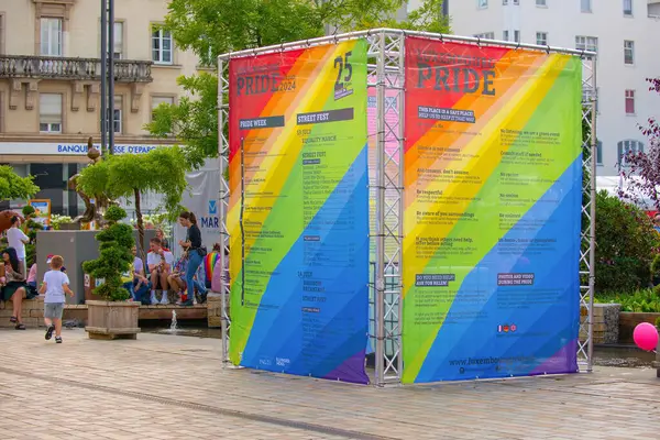 Esch-Sur-Alzette, Lüksemburg - 13 Temmuz 2024 - Lüksemburg Gururu. Eşitlik Marşı.