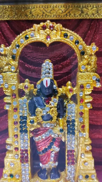Altın Heykel Lord Venkateswara — Stok fotoğraf
