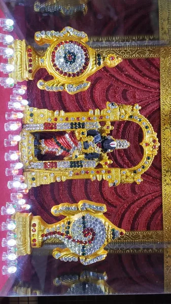 Lord Venkateswara Nın Altın Heykeli — Stok fotoğraf