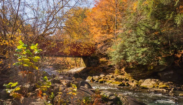 Oude Overdekte Brug Herfst New England Hoge Kwaliteit Foto — Stockfoto