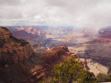 Grand Canyon Ulusal Parkı güney kenarı. yüksek kaliteli fotoğraf.