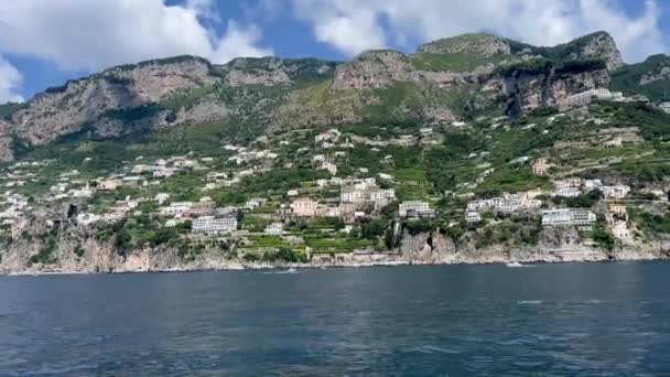 Tyrhenian Denizi Kıyısındaki Rocky Cliffs Mountain Peyzajı Amalfi Sahili Talya — Stok video