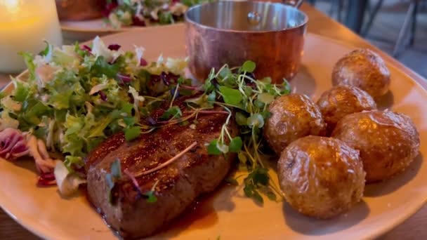 Juicy Steak Medium Rare Beef Baked Potatoes White Plate Served — Stock Video