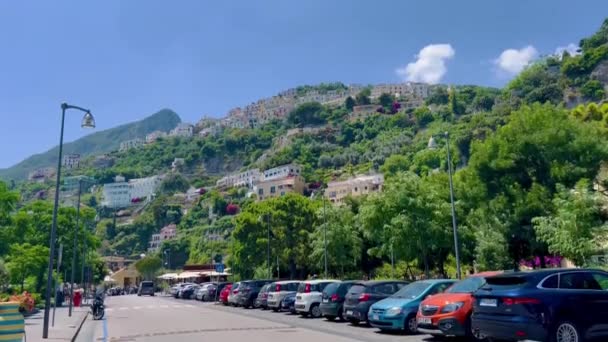 Calle Estrecha Italiana Con Casas Coloridas Cielo Azul Vietri Sul — Vídeos de Stock