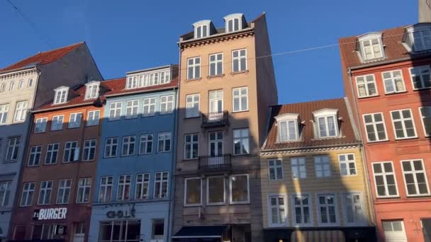 Pubblicità Strada Copenaghen Colorato Centro Storico Strada Edifici Tradizionali Colorati — Video Stock