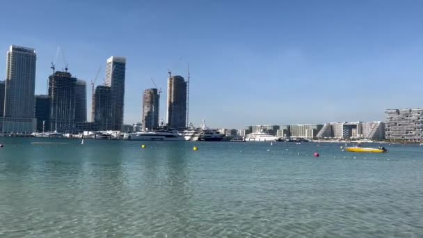 Пляж Dubai Jumeirah Пристанью Яхт Uae Роскошный Песчаный Пляж Районе — стоковое видео