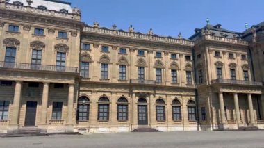 Wurzburg Konutu, Almanya. Bayern 'de Beliebtes Ausflugsziel: Ansicht vom Schlossgarten der Wurzburger Residenz, Bayern. Wurzburg malikanesinin güney kanadı. Wurzburg Konağı bir barok sarayıdır.