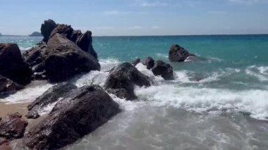 Cannes Körfezi manzarası. Cap Esterel, Cannes, Cte d Azur, Fransa. Cannes Plajı - Fransa, Provence-Alpes-Cote dAzur, Akşamları sahilden yatlara manzara. Deniz manzarası 