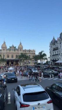 Güzel, Fransa - 10 Ağustos 2024. Birinci Dünya Savaşı 'nda ölenlerin anısına 1928' de inşa edilen Güzel Anıt aux Morts de Rauba Capeau Anıtı. Lüks tatil beldesi Fransız Rivierası