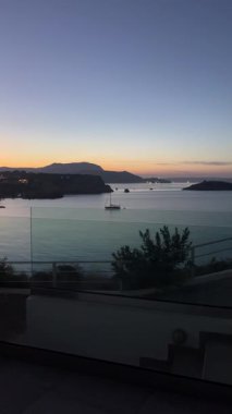 Akdeniz kıyı şeridi manzarası. Akdeniz 'de. Girit, Yunanistan. Kalyvia Körfezi, Hania Eyaleti, Girit, Yunanistan. Girit adasının en güzel yerleri. Almyrida 'daki sahil şeridi. Hania. Girit Denizi