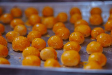 Fırında ananaslı kek.