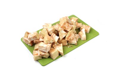 Çiğ Jack meyveleri, yemek hazırlıkları, beyaz arka planda izole edilmiş.