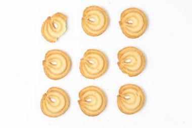 Danimarka tereyağlı kurabiye. Beyaz arka planda izole edilmiş. Ticari kullanım için mükemmel. en üstteki görünüm