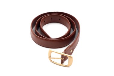 Beyaz arka planda kahverengi deri kuşak, makale ve reklam için iyi