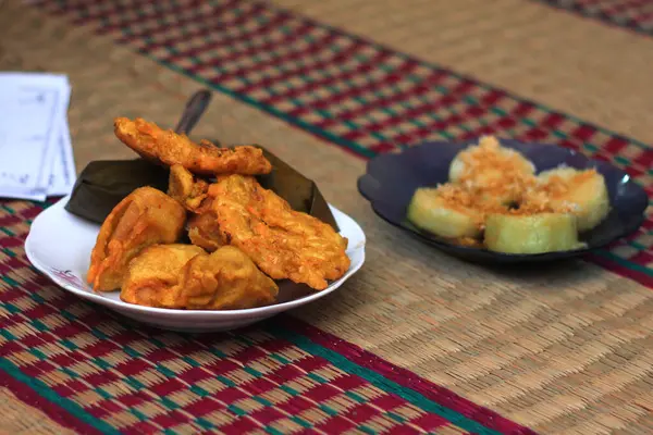 stock image Indonesian fried foods. traditional street food made from flour, vegetables, tofu, tempeh etc