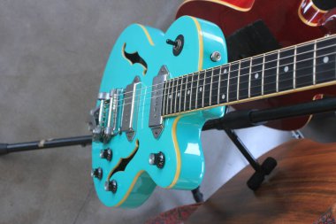 Gitar tutuşunu kapat