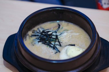 Bir kase Japon miso ramen.