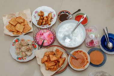 Ramazan ayında oruç tutmak için çeşitli yemek menüleri mevcuttur.