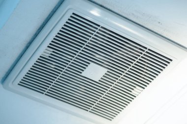 Tavan vantilatörü. Banyo egzoz vantilatörü.