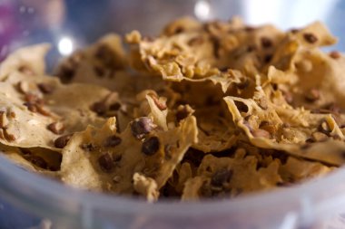 Rempeyek ya da Peyek, un kaplı ya da gevrek un hamuru ile kaplanmış, unlu, bol yağda kızartılmış Endonezya-Cava krakeridir..