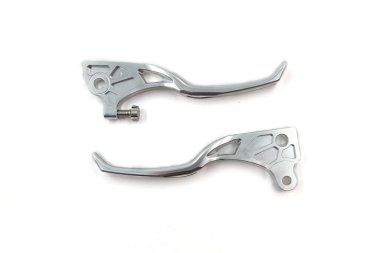 Beyaz arkaplanda gümüş fren kolu izole edildi