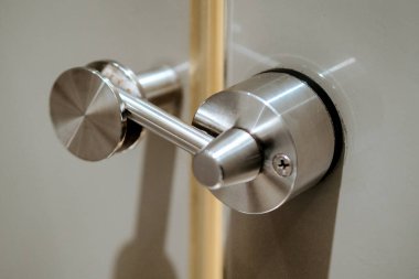 Modern kapı tuvaleti, anahtarsız banyo kilidi.