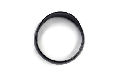 Beyaz arka planda izole edilmiş, siyah listeli far.