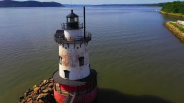 Tarrytown Light (ayrıca Kingsland Point Light ve Sleepy Hollow Light olarak da bilinir), Amerika Birleşik Devletleri 'nin New York eyaletinin Sleepy Hollow şehrinde Hudson Nehri' nin doğu yakasında yer alan bir deniz feneridir..