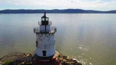 Tarrytown Light (ayrıca Kingsland Point Light ve Sleepy Hollow Light olarak da bilinir), Amerika Birleşik Devletleri 'nin New York eyaletinin Sleepy Hollow şehrinde Hudson Nehri' nin doğu yakasında yer alan bir deniz feneridir..