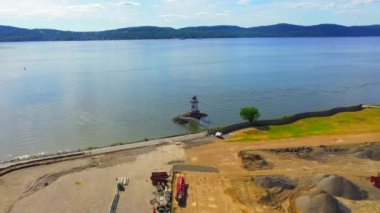 Tarrytown Light (ayrıca Kingsland Point Light ve Sleepy Hollow Light olarak da bilinir), Amerika Birleşik Devletleri 'nin New York eyaletinin Sleepy Hollow şehrinde Hudson Nehri' nin doğu yakasında yer alan bir deniz feneridir..